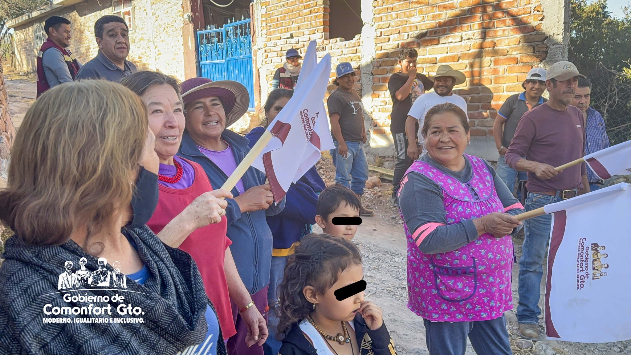 Presidente municipal Lic. Gilberto Zárate Nieves y gabinete en el banderazo