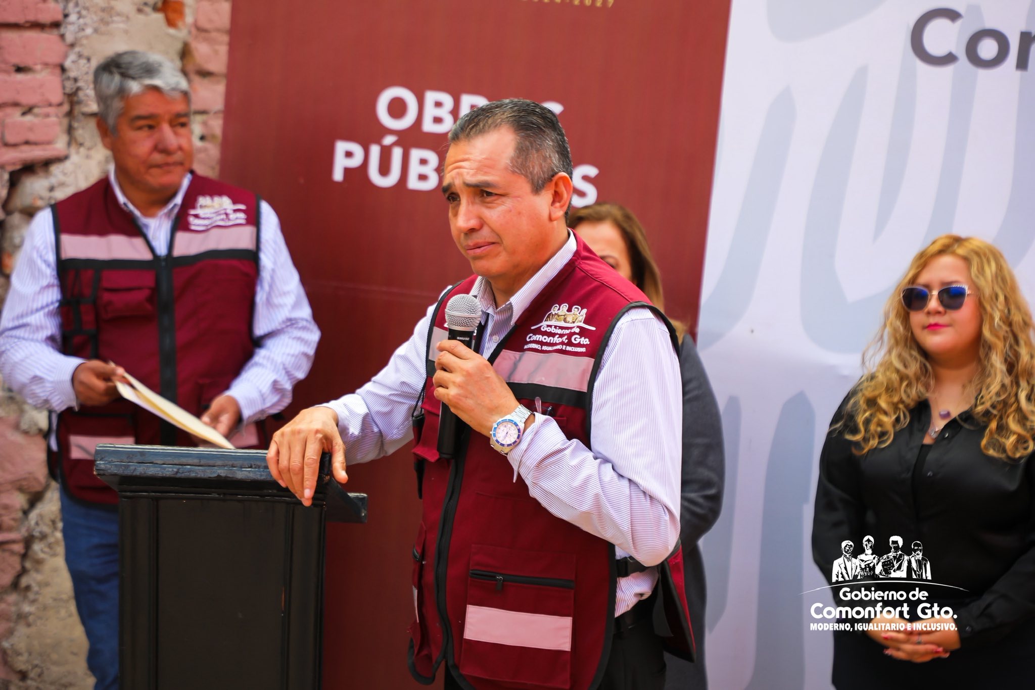 Presidente municipal Lic. Gilberto Zárate Nieves y gabinete en el banderazo
