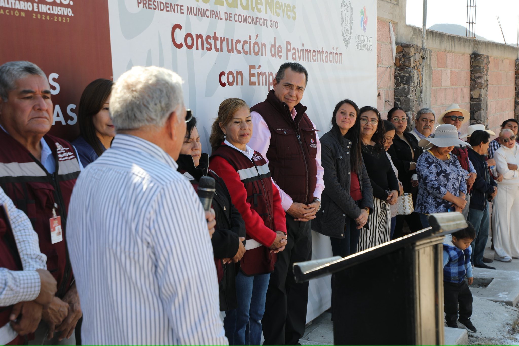 Presidente Gilberto Zárate Nieves dando un mensaje en la Explanada de Guadalupe